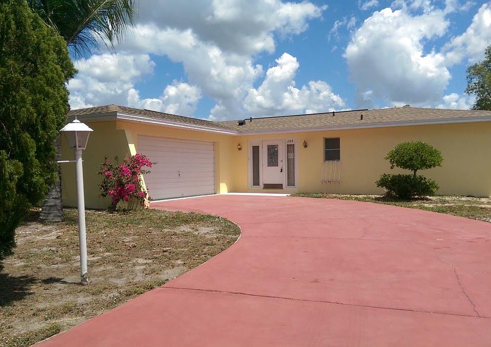 1st image of 204 S Lake Dr
