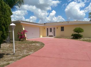 204 S Lake Dr, Lehigh Acres, FL 33936