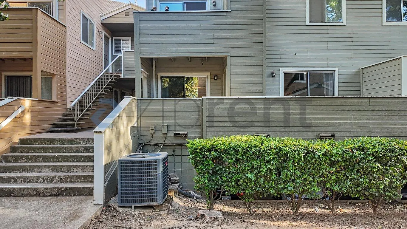 1 bed, 688 sqft, $1,700 — Photo 2