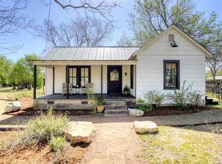 203 5th St, Comfort, TX 78013