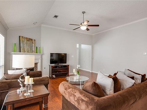 5th image of 2901 Furlong Dr W