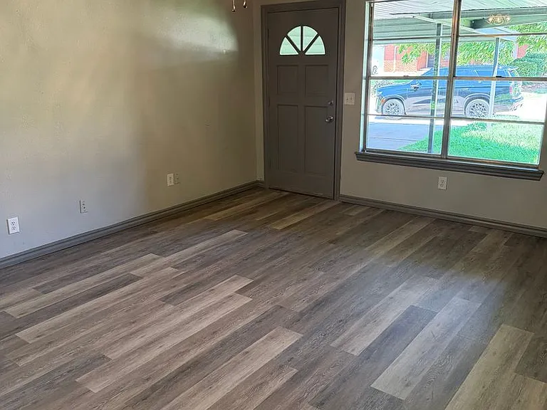 1009 Shalimar Dr — Photo 4