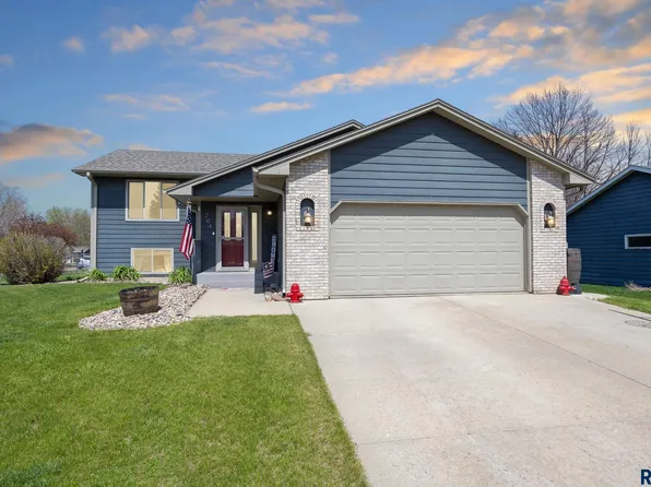 204 W Birchwood Dr, Brandon, SD 57005