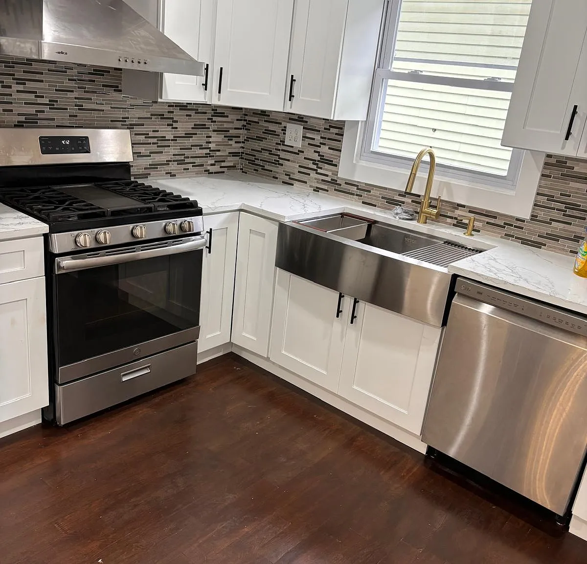 3 bed, 2600 sqft, $2,995 — Photo 2