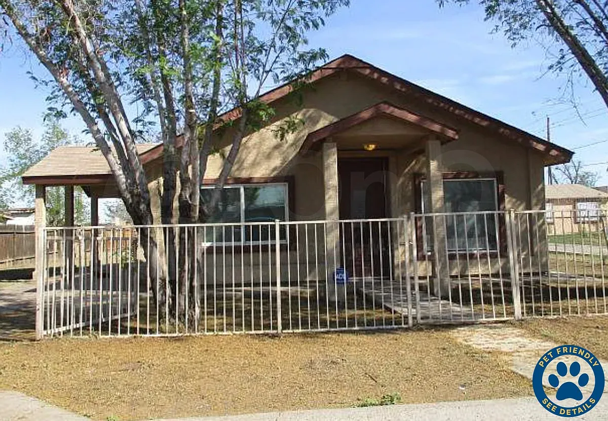4 bed, 3.0 bath, 1612 sqft, $1,895 — Photo 1