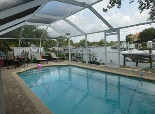 9510 Sun Isle Dr NE, Saint Petersburg, FL 33702