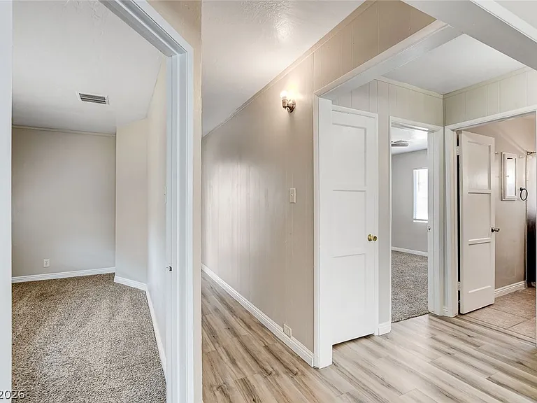 214 W Victory Rd — Photo 12