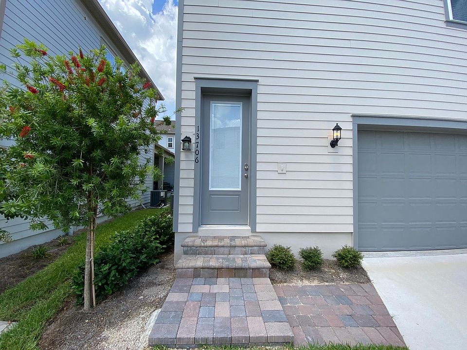 Entrance to the apartment from the back side of the house.