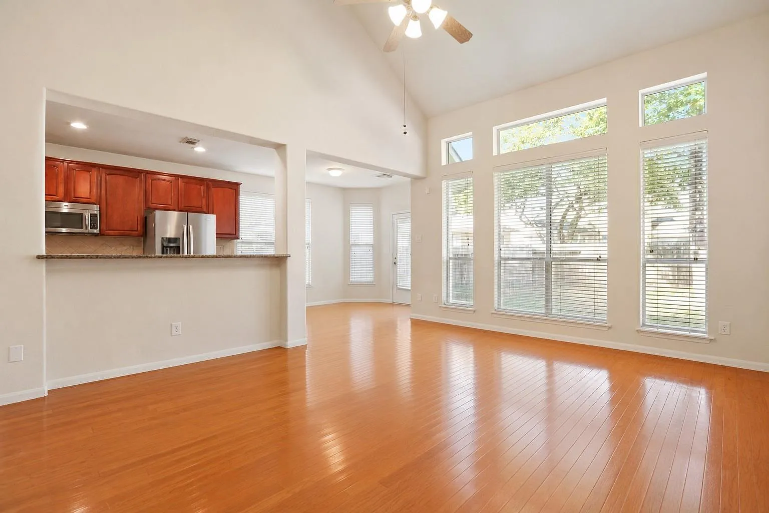 4 bed, 3.5 bath, 3311 sqft, $2,895 — Photo 3