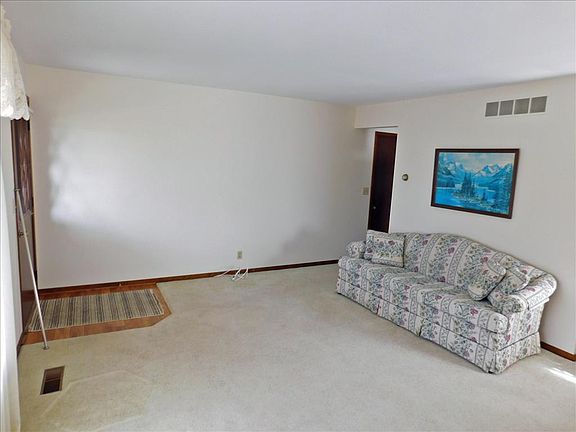 3rd image of 53 Old Mill Dr