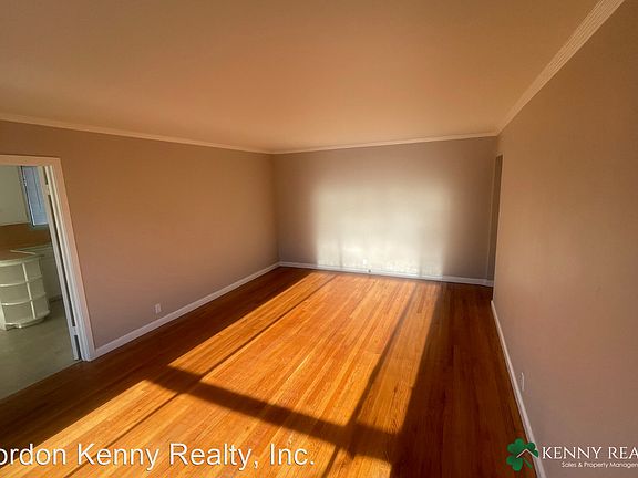 5th image of 221 Mosswood Way