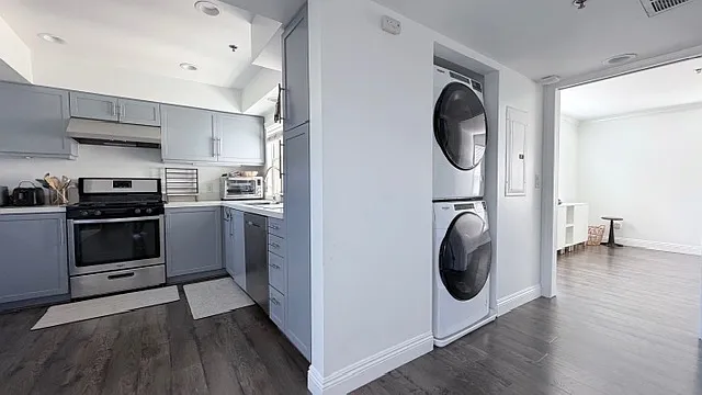 80 N Raymond Ave #205 — Photo 6