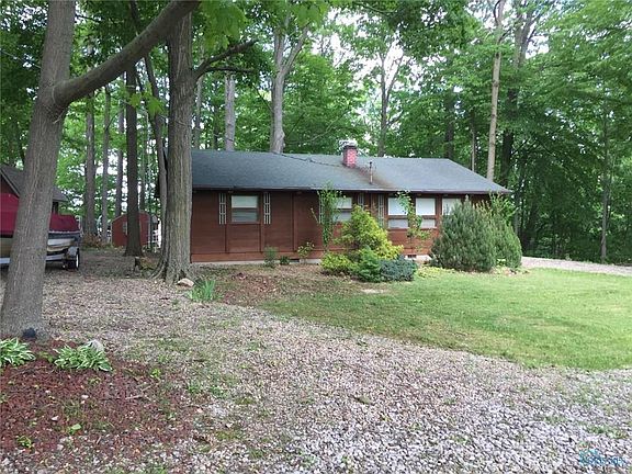 3rd image of 584 Seneca Dr