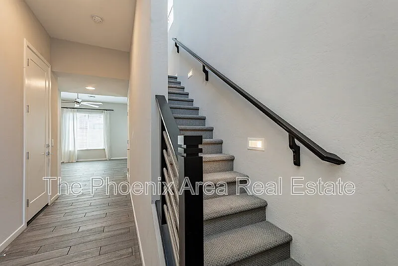 3 bed, 3.5 bath, 1928 sqft, $3,200 — Photo 4