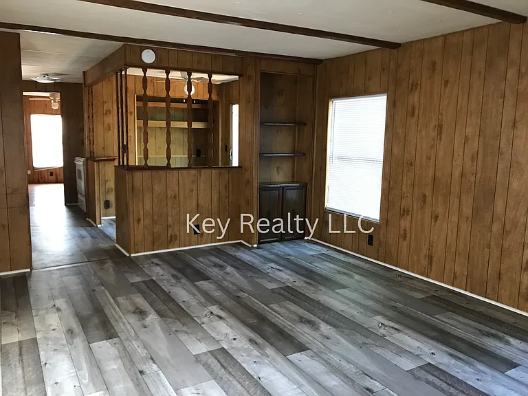 112 Anthony St — Photo 2