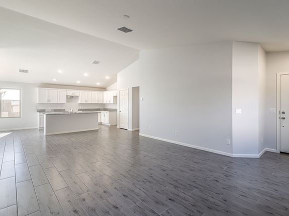 4th image of 2900 N Taylor Ln