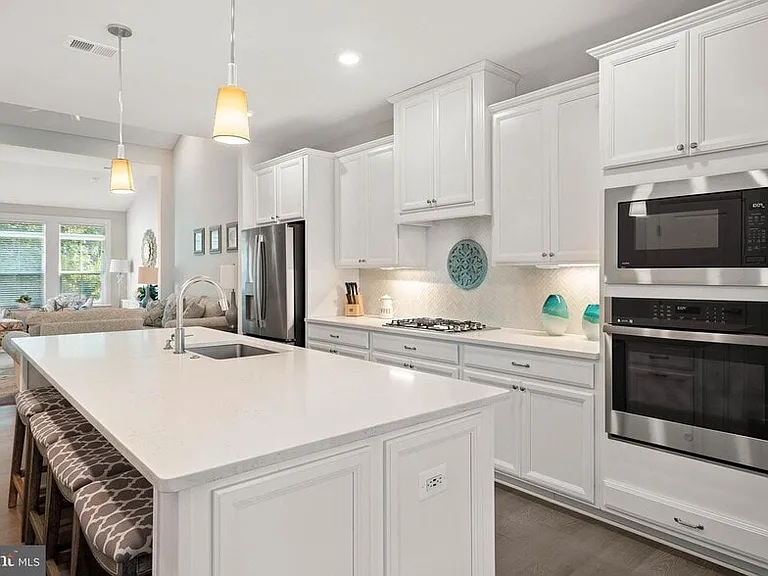 33776 Freeport Dr — Photo 5