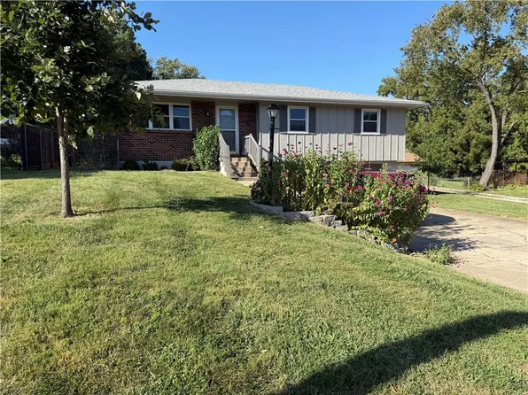 7510 Oak St, Liberty, MO 64068