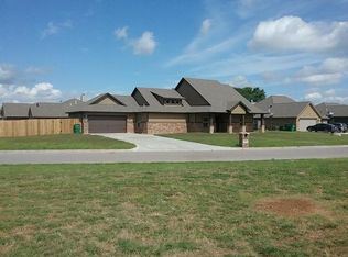 702 Meadow Ln, Cache, OK 73527