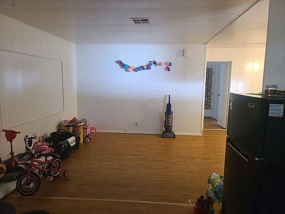 4th image of 22055 Valley View Dr