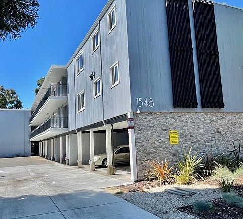 2nd image of 1548 Hudson St #203/303