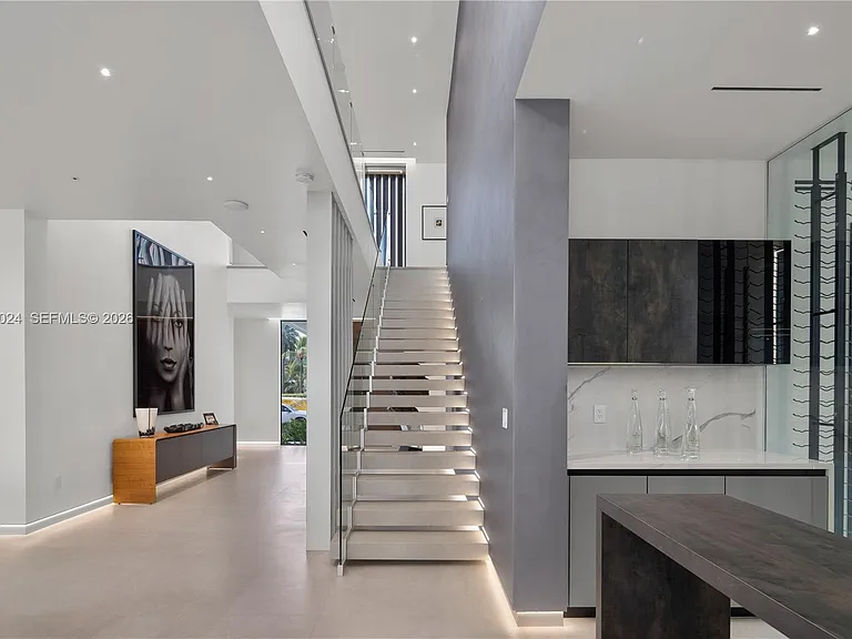 501 Palm Dr — Photo 29
