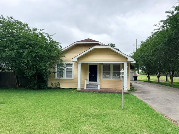 1521 Detroit Ave, Nederland, TX 77627