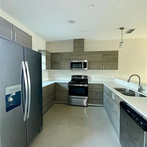 414 Newport Ave #2 — Photo 9