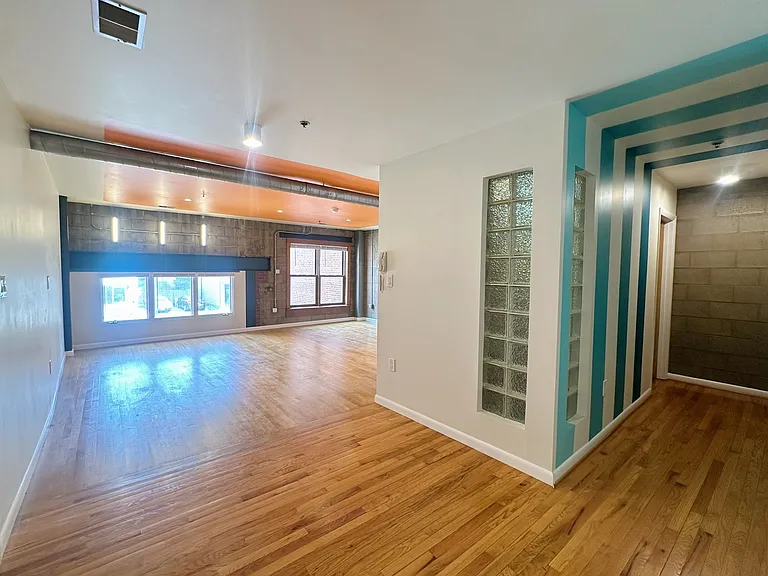 1232 Sarah St — Photo 5