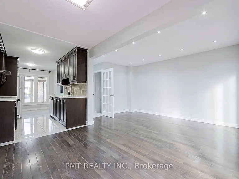 26 Granada Cres — Photo 14