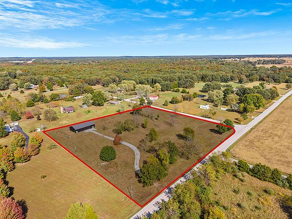 4th image of 4997 E Farm Road 94