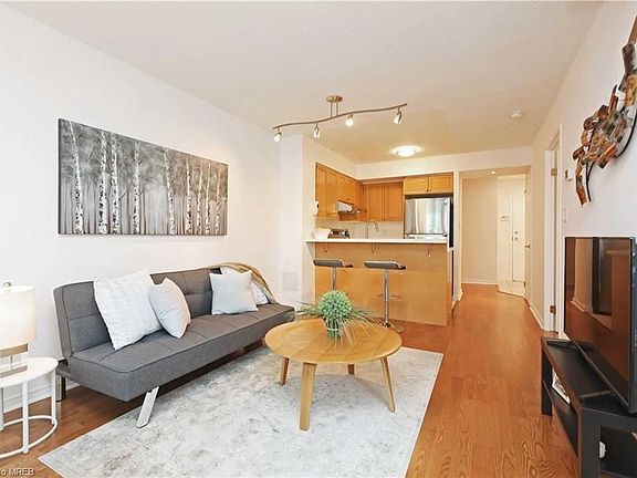 3rd image of 230 King St E #812