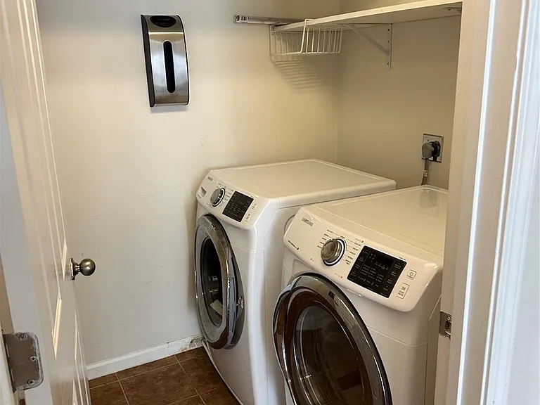 164 Parkwood Ave — Photo 15