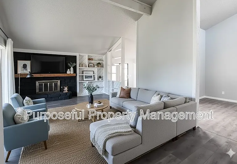 8224 NW 87th St — Photo 2