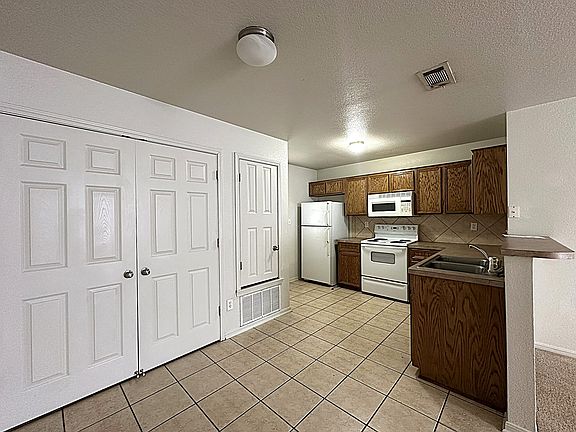 5th image of 4106 Shasta Unit C