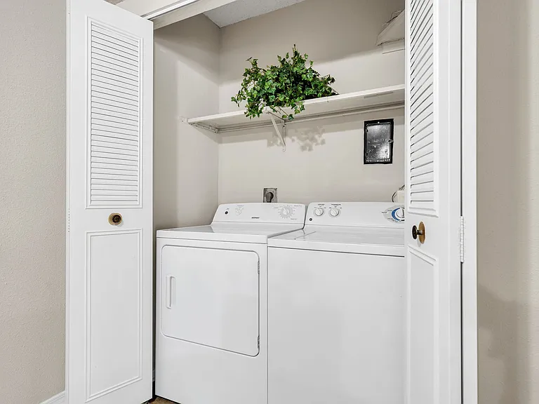 Seasons Apartments — Photo 16