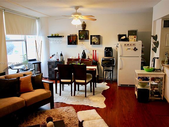 4th image of 900 Bay Dr APT 215