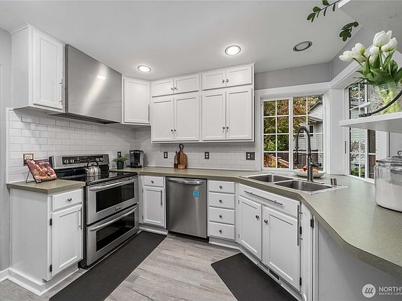 5th image of 3305 49th Street NE
