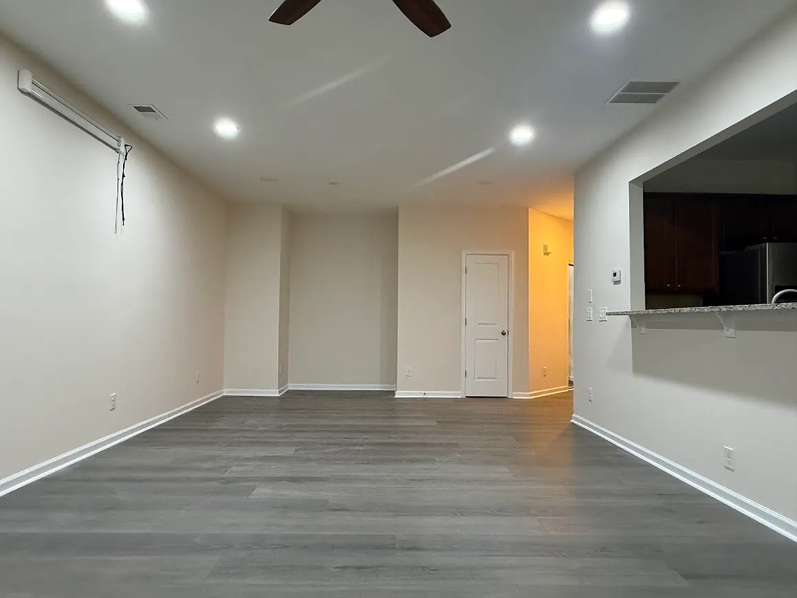 4 bed, 2417 sqft, $2,985 — Photo 4