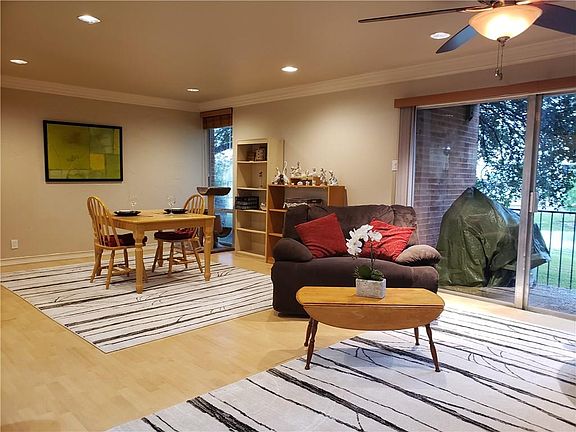 4th image of 528 E Avenue J APT B