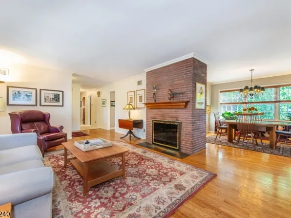 46 Elmwood Ter, West Caldwell Twp., NJ 07006