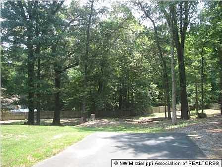 5th image of 2418 Oak Woods Dr S