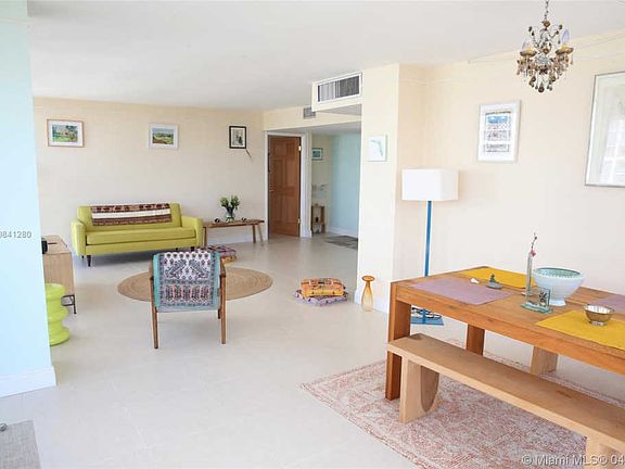 5th image of 600 NE 36th St APT 1223