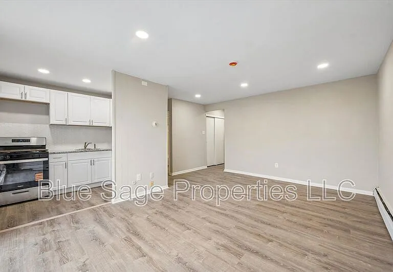 100 E Glenolden Ave #R11 — Photo 6