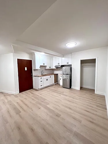 146 Gardiner Ave #4 Photo 1