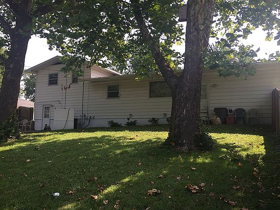 5th image of 8 Crestwood Dr