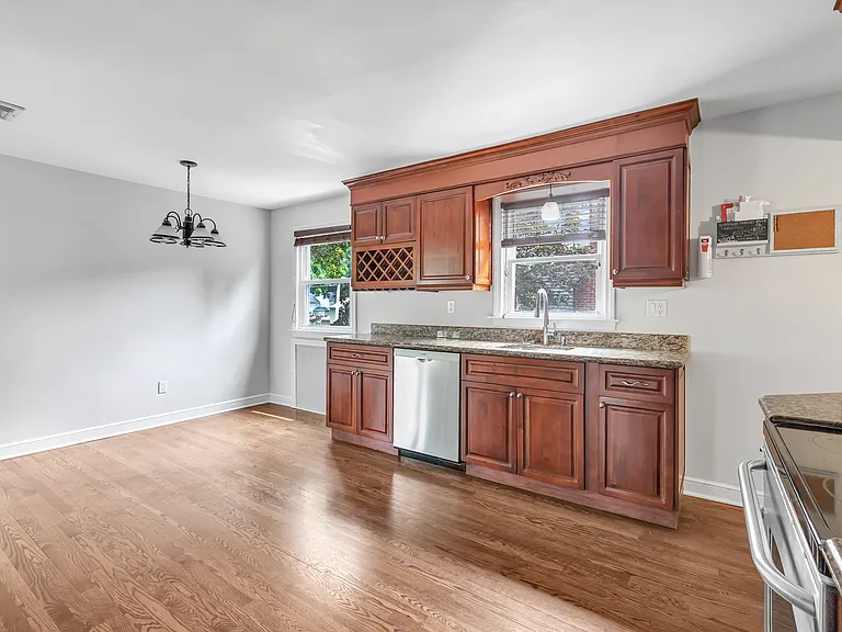 215 Bennett St — Photo 12