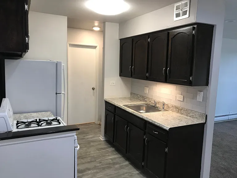 1475 Rebecca Dr — Photo 14