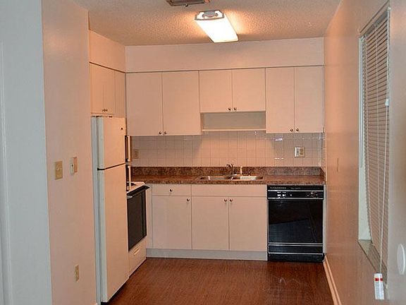 4th image of 303 S Tampania Ave APT 26