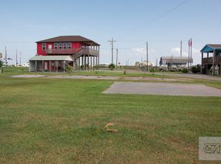 983 Fisherman Dr S, Crystal Beach, TX 77650